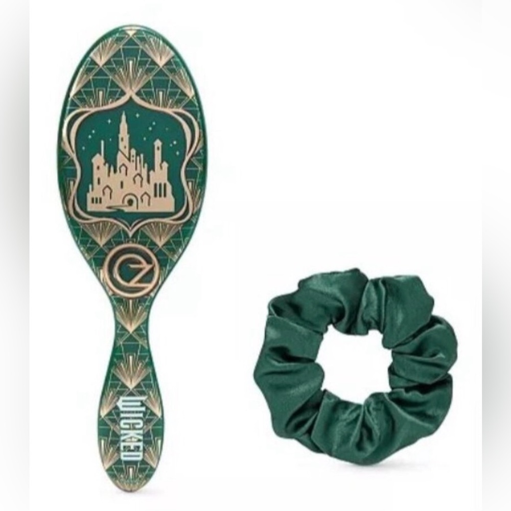Wet Brush WICKED "Totally Ozmopolitan" Green Detangler Brush & Satin Scrunchie